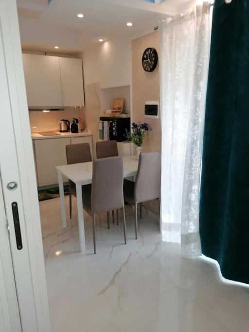 Fiumicino Aeroporto Casa Vacanze Iris Exteriör bild